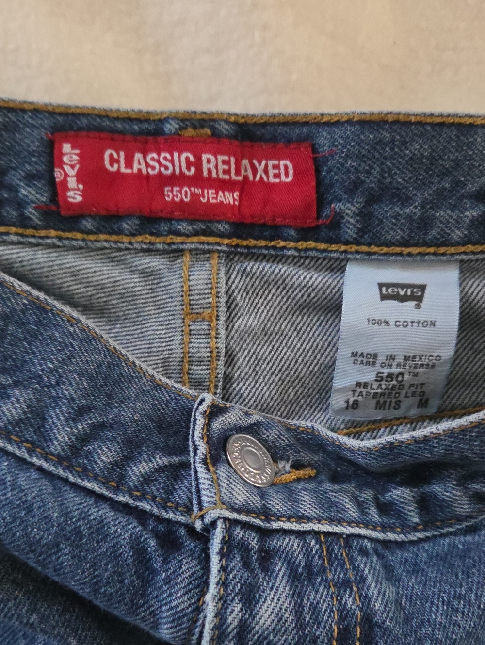 Vintage Y2K Levi’s 550 Women's 16M Relaxed Fit Tapered Leg 100% Cotton Jeans - Picture 4 of 10